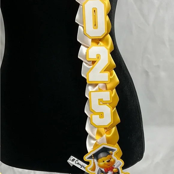 2025 Graduation Lei Winnie The Pooh White And Golden Yellow 7/8 Satin Ribbon - Picture 2 of 8